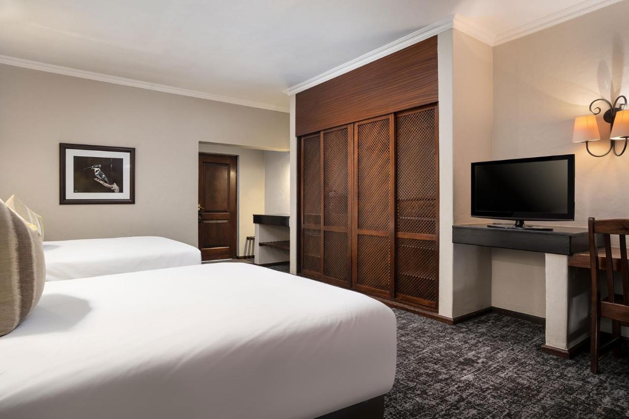 Premier Hotel Roodevalley Претория Экстерьер фото